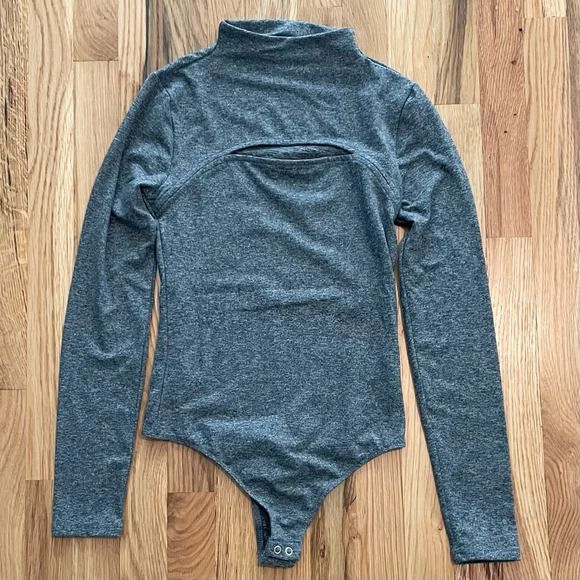 New Express Gray Body Contour Long Sleeve Cutout Bodysuit Size XS - Picture 1 of 3